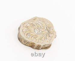 925 Silver Vintage Painted Royal Kissing Couple Swirl Carved Pill Box TR3618