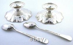 PAIR 2 2/3 x 1 INCH VINTAGE WALLACE. 925 STERLING SILVER SALT CELLAR & SPOONS