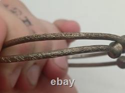 Pair Vintage Silver Etched Pointed Ends bangle / Cuff Bracelet unisex