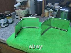 1973 80 OEM Chevrolet Truck CAB CORNERS Badges Trim Original Vintage <br/>
   
<br/>1973 80 OEM Chevrolet Camion CAB CORNERS Badges Trim Original Vintage