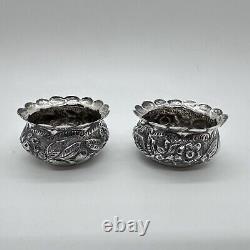 (2) Paire d'anciens salières en argent sterling 925 repoussé floral Vintage