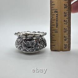 (2) Paire d'anciens salières en argent sterling 925 repoussé floral Vintage