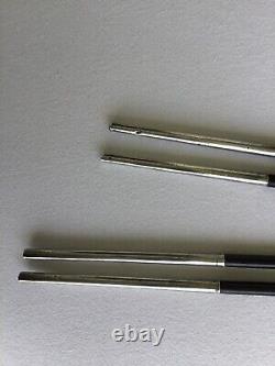 2 Paire de Baguettes Anciennes en Bois Sculpté et Enveloppées d'Argent
