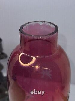 2 Porte-bougies en verre cranberry gravé et argenté de style Art Nouveau