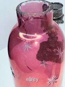 2 Porte-bougies en verre cranberry gravé et argenté de style Art Nouveau