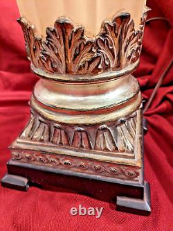 Associez 2 lampes de table/boudoir vintage Uttermost avec des abat-jour en acrylique/Lucite