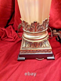 Associez 2 lampes de table/boudoir vintage Uttermost avec des abat-jour en acrylique/Lucite