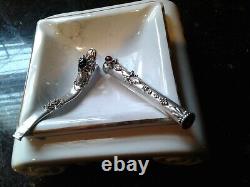 Belle paire de porte-cigarettes vintage en argent ornés de gems (1 dragon)
