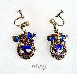 Boucles d'oreilles en argent exporté chinois vintage avec vermeil et émaux cloisonnés de dragon, attaches à vis en métal doré.