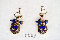 Boucles d'oreilles en argent exporté chinois vintage avec vermeil et émaux cloisonnés de dragon, attaches à vis en métal doré.