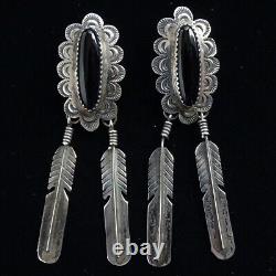 Boucles d'oreilles pendantes percées en onyx noir vintage Navajo avec décoration en stampillage