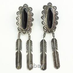 Boucles d'oreilles pendantes percées en onyx noir vintage Navajo avec décoration en stampillage