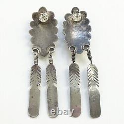 Boucles d'oreilles pendantes percées en onyx noir vintage Navajo avec décoration en stampillage