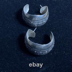 Boucles d'oreilles vintage Navajo en argent sterling JB, larges créoles avec estampillage de designer