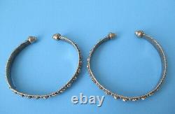 Bracelets en argent de style Vintage provenant du Moyen-Orient, ensemble de deux, pesant 3 oz d'argent.