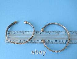 Bracelets en argent de style Vintage provenant du Moyen-Orient, ensemble de deux, pesant 3 oz d'argent.