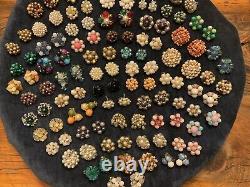 Énorme lot de boucles d'oreilles à clips et à vis vintage de bijoux de domaine en grappe, 56 paires