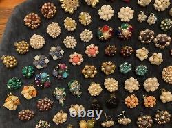 Énorme lot de boucles d'oreilles à clips et à vis vintage de bijoux de domaine en grappe, 56 paires
