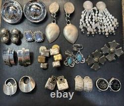 Ensemble de boucles d'oreilles vintage à clip 13 paires, la plupart signées, perles, ton argent, verre