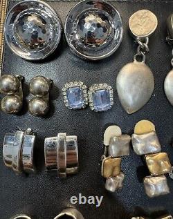 Ensemble de boucles d'oreilles vintage à clip 13 paires, la plupart signées, perles, ton argent, verre
