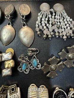 Ensemble de boucles d'oreilles vintage à clip 13 paires, la plupart signées, perles, ton argent, verre
