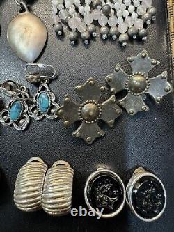 Ensemble de boucles d'oreilles vintage à clip 13 paires, la plupart signées, perles, ton argent, verre