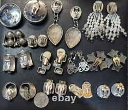 Ensemble de boucles d'oreilles vintage à clip 13 paires, la plupart signées, perles, ton argent, verre