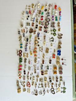 Lot de 130 boucles d'oreilles vintage 2-Sisters EMMONS Avon MONET Sarah Coventry CORO 3Brooch