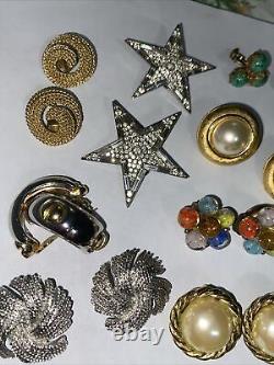 Lot de 15 paires de boucles d'oreilles clips vintage signées