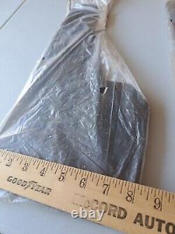 Lot de 2 paires de véritables pare-boue Mopar Dodge 4419055 Flaps de boue Vtg Silver NOS