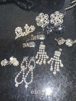 Lot de 40 pièces de bijoux en strass vintage broches boucles d'oreilles colliers bracelets