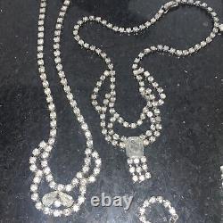 Lot de 40 pièces de bijoux en strass vintage broches boucles d'oreilles colliers bracelets