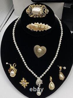 Lot de 62 pièces de bijoux de fantaisie vintage en fausses perles, tons dorés et argentés avec strass