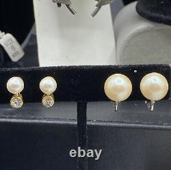 Lot de 62 pièces de bijoux de fantaisie vintage en fausses perles, tons dorés et argentés avec strass