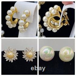 Lot de 62 pièces de bijoux de fantaisie vintage en fausses perles, tons dorés et argentés avec strass