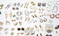 Lot de 78 paires de boucles d'oreilles principalement vintage, certaines signées, collection éclectique de haute qualité.