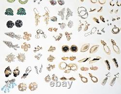 Lot de 78 paires de boucles d'oreilles principalement vintage, certaines signées, collection éclectique de haute qualité.