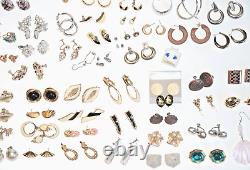 Lot de 78 paires de boucles d'oreilles principalement vintage, certaines signées, collection éclectique de haute qualité.