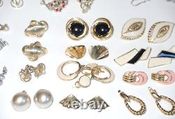 Lot de 78 paires de boucles d'oreilles principalement vintage, certaines signées, collection éclectique de haute qualité.