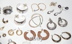 Lot de 78 paires de boucles d'oreilles principalement vintage, certaines signées, collection éclectique de haute qualité.
