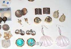 Lot de 78 paires de boucles d'oreilles principalement vintage, certaines signées, collection éclectique de haute qualité