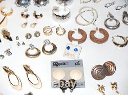 Lot de 78 paires de boucles d'oreilles principalement vintage, certaines signées, collection éclectique de haute qualité