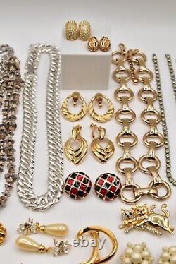 Lot de bijoux vintage Christian Dior Swarovski Joan Rivers Trifari Monet AK J111