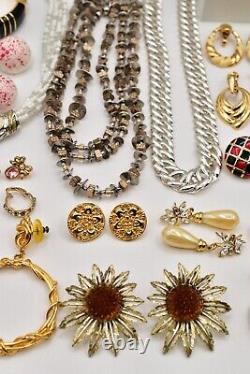Lot de bijoux vintage Christian Dior Swarovski Joan Rivers Trifari Monet AK J111