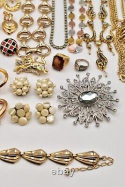 Lot de bijoux vintage Christian Dior Swarovski Joan Rivers Trifari Monet AK J111