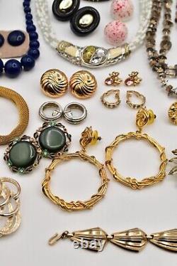 Lot de bijoux vintage Christian Dior Swarovski Joan Rivers Trifari Monet AK J111