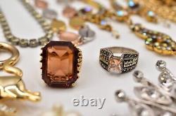 Lot de bijoux vintage Christian Dior Swarovski Joan Rivers Trifari Monet AK J111