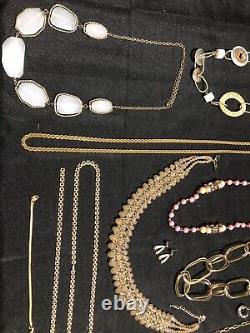 Lot de bijoux vintage à aujourd'hui, signé et non signé, lot de 43 pièces