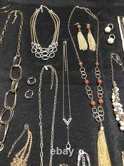 Lot de bijoux vintage à aujourd'hui, signé et non signé, lot de 43 pièces