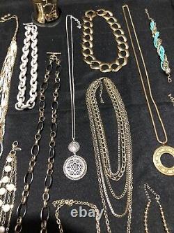 Lot de bijoux vintage à aujourd'hui, signé et non signé, lot de 43 pièces